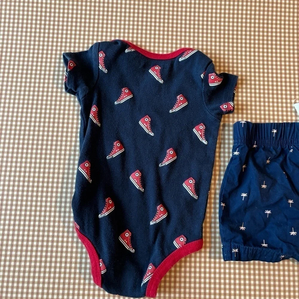 Bundle Converse Bodysuit high‎ tops print + Carter’s shorts. 0-6 months. 3-6 mo